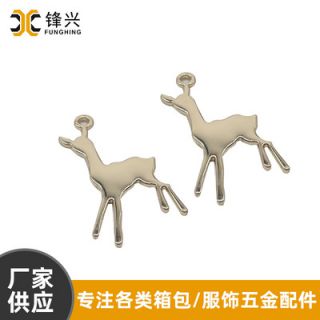 箱包五金XINGKONG.COM-星空（中国）
吊牌配件 女包XINGKONG.COM-星空（中国）
吊牌 浅金色光面鹿吊饰厂家定制